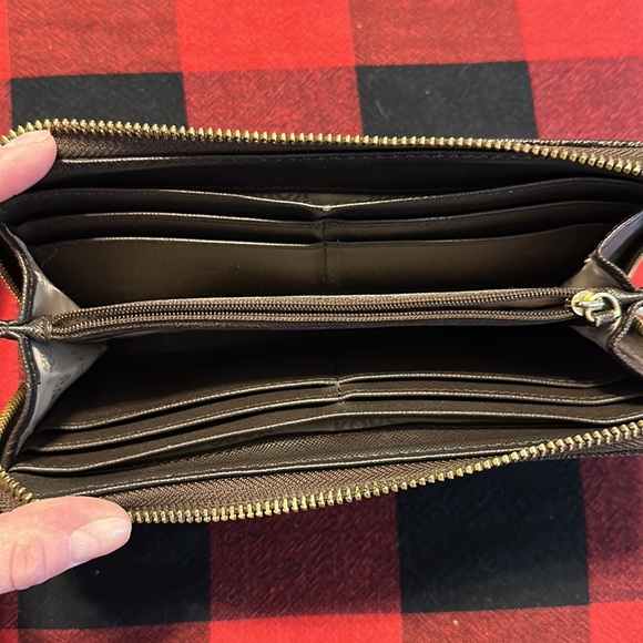 Michael Kors Zip wallet - Picture 4 of 10